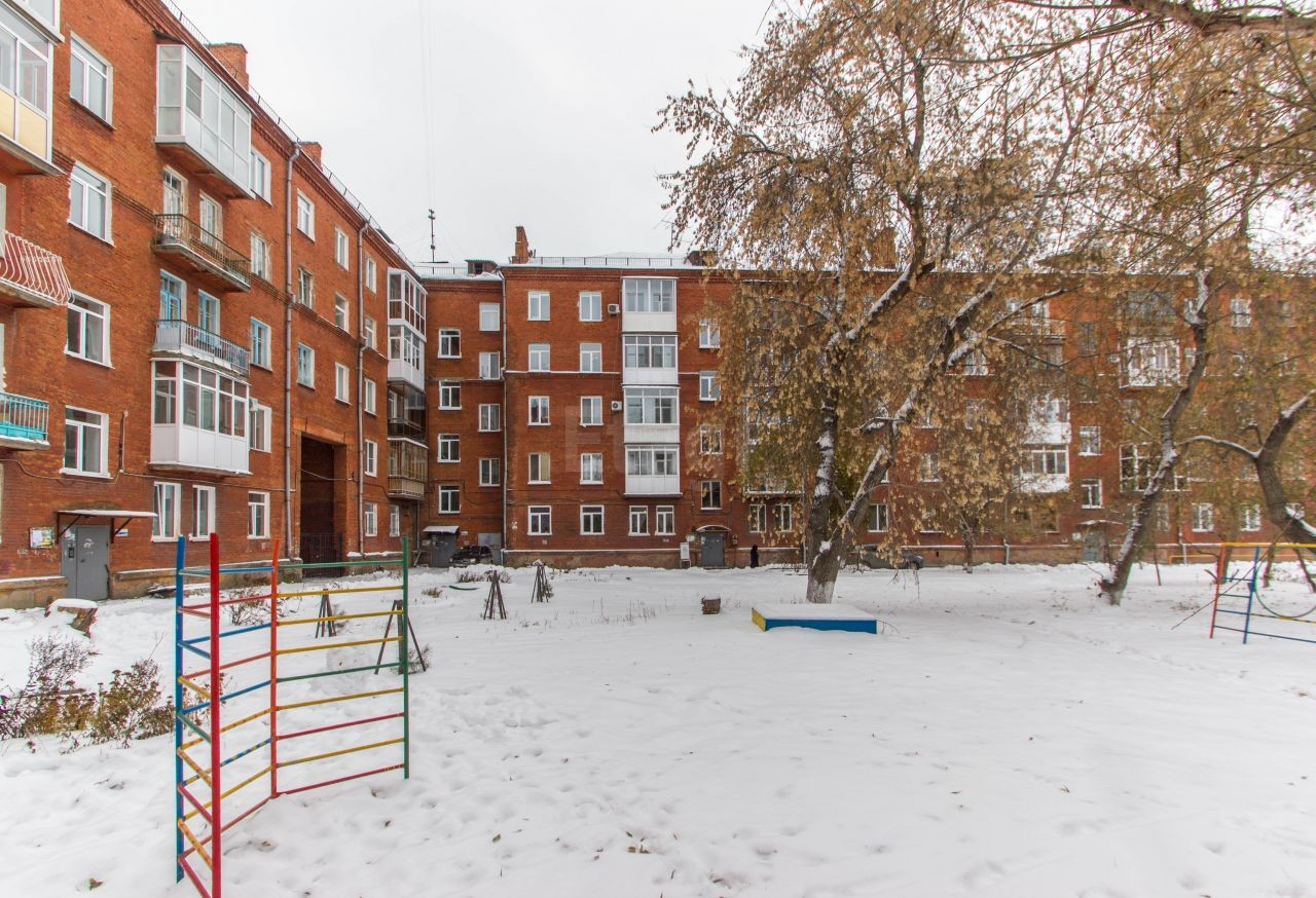 обл. Омская, г. Омск, пр-кт. Карла Маркса, д. 22А-придомовая территория