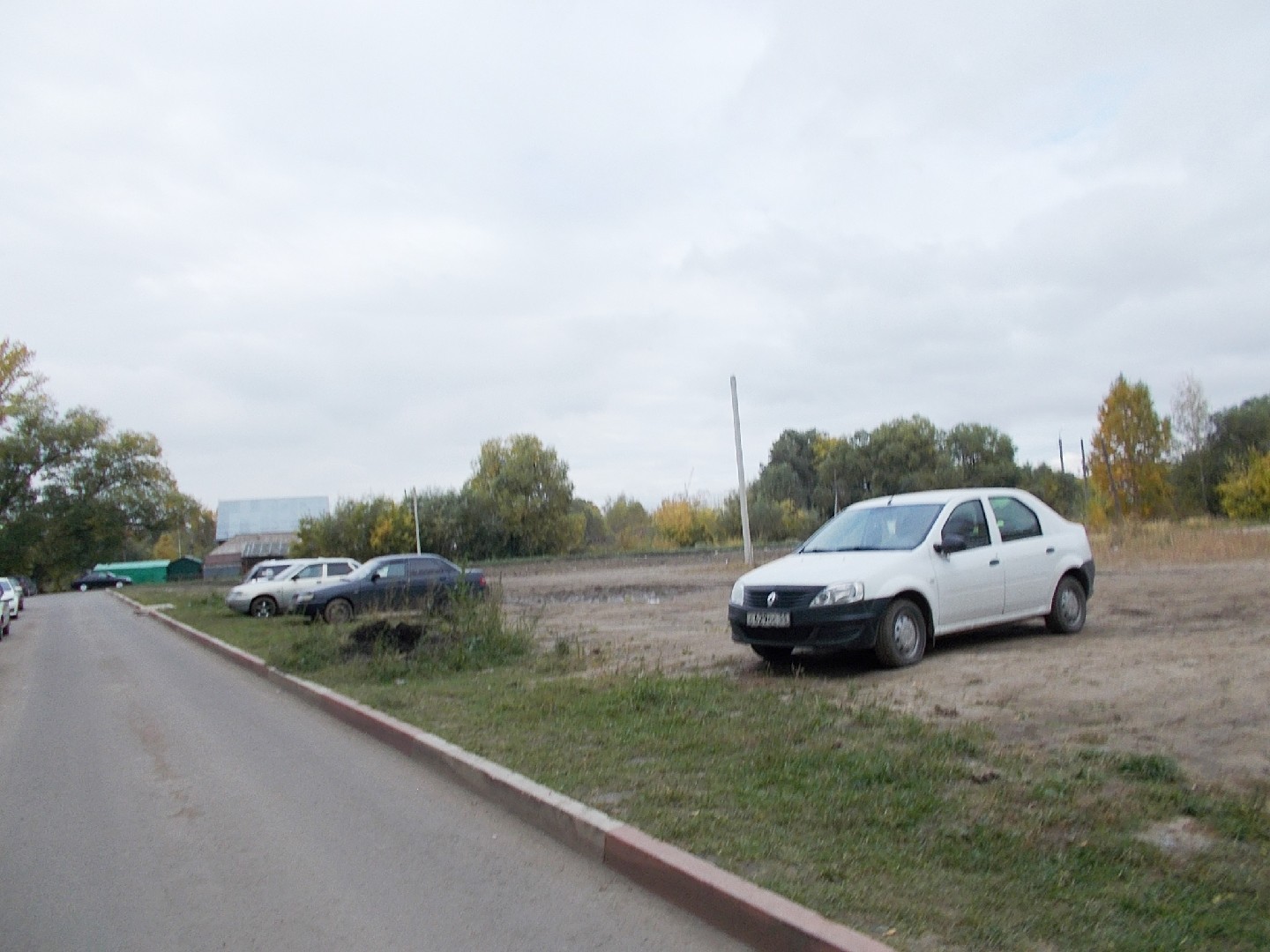 обл. Омская, г. Омск, пр-кт. Королева, д. 24, к. 2-придомовая территория