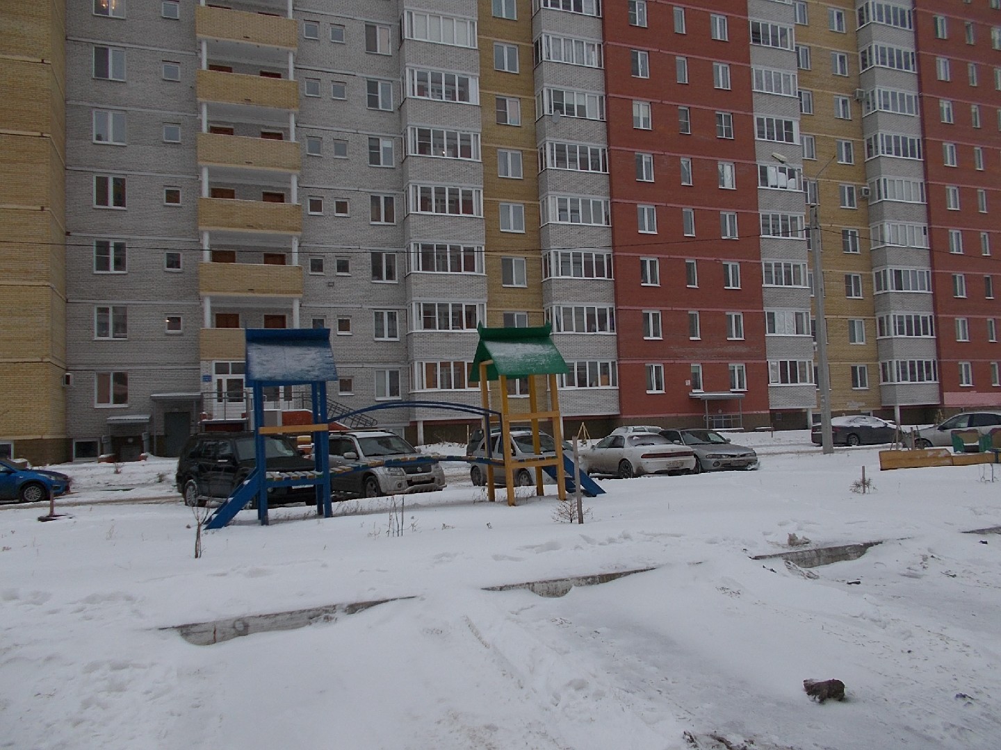 обл. Омская, г. Омск, пр-кт. Космический, д. 14Ж-придомовая территория