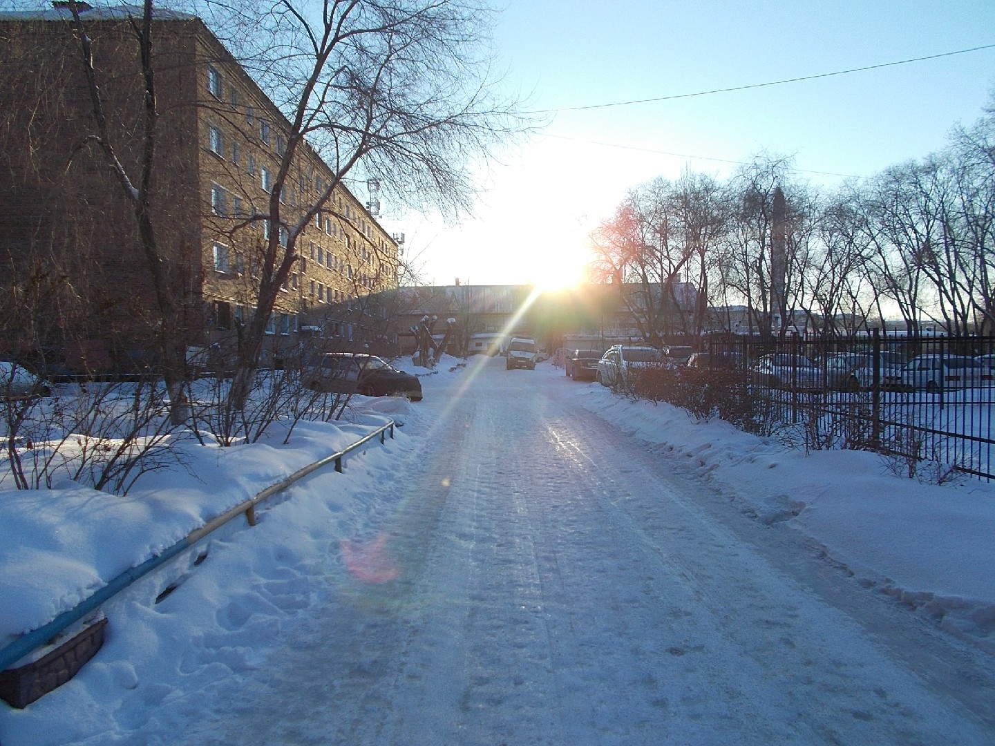 обл. Омская, г. Омск, пр-кт. Космический, д. 16, к. а-придомовая территория