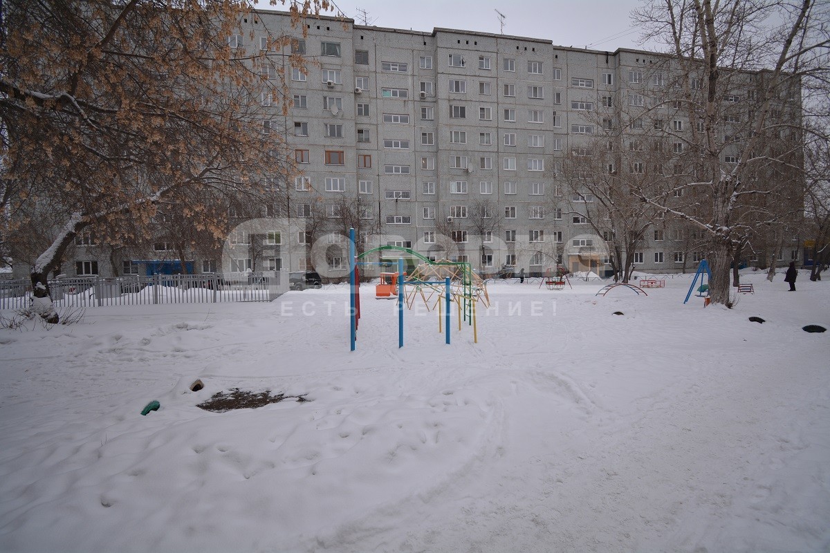 обл. Омская, г. Омск, ул. Куйбышева, д. 140-придомовая территория