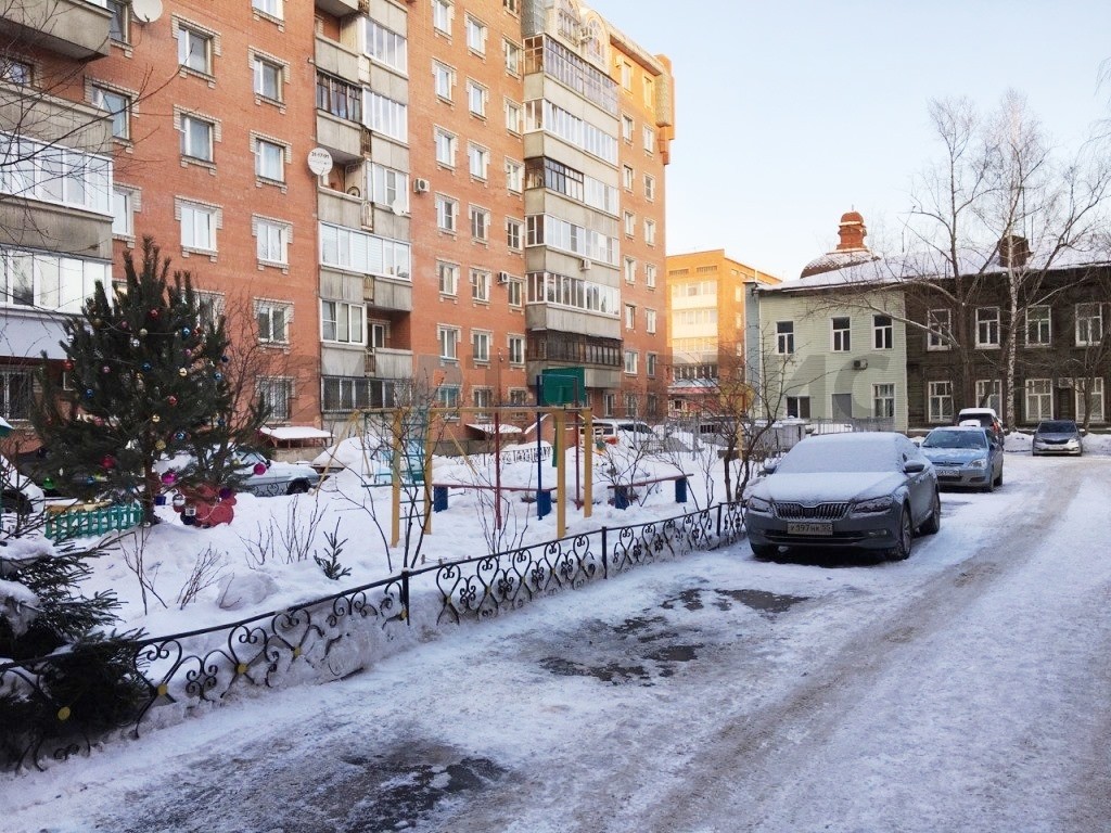 обл. Омская, г. Омск, ул. Лермонтова, д. 24-придомовая территория