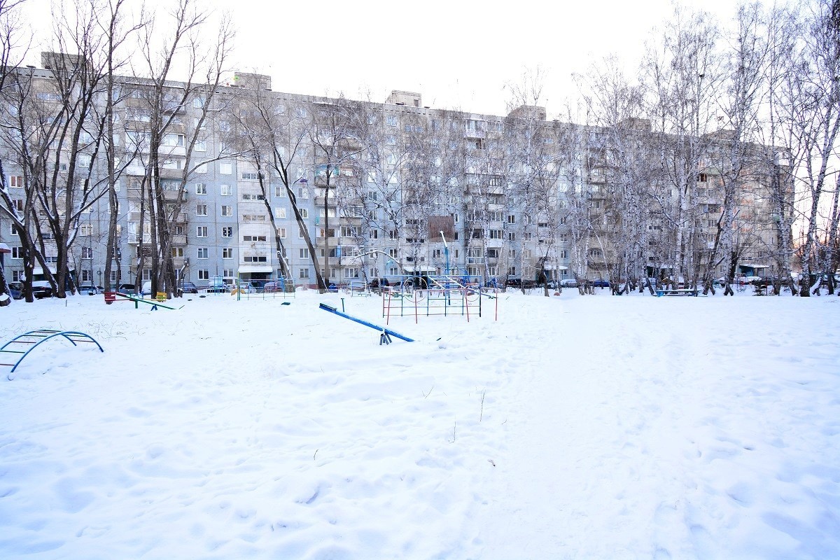 обл. Омская, г. Омск, ул. Лукашевича, д. 7-придомовая территория