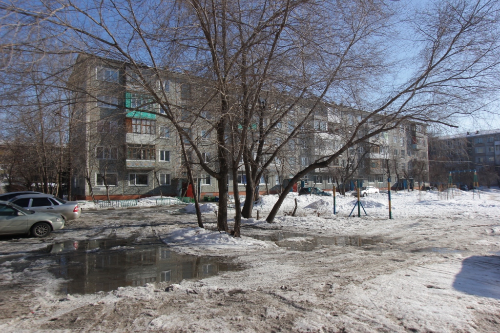 обл. Омская, г. Омск, ул. Лукашевича, д. 11В-придомовая территория