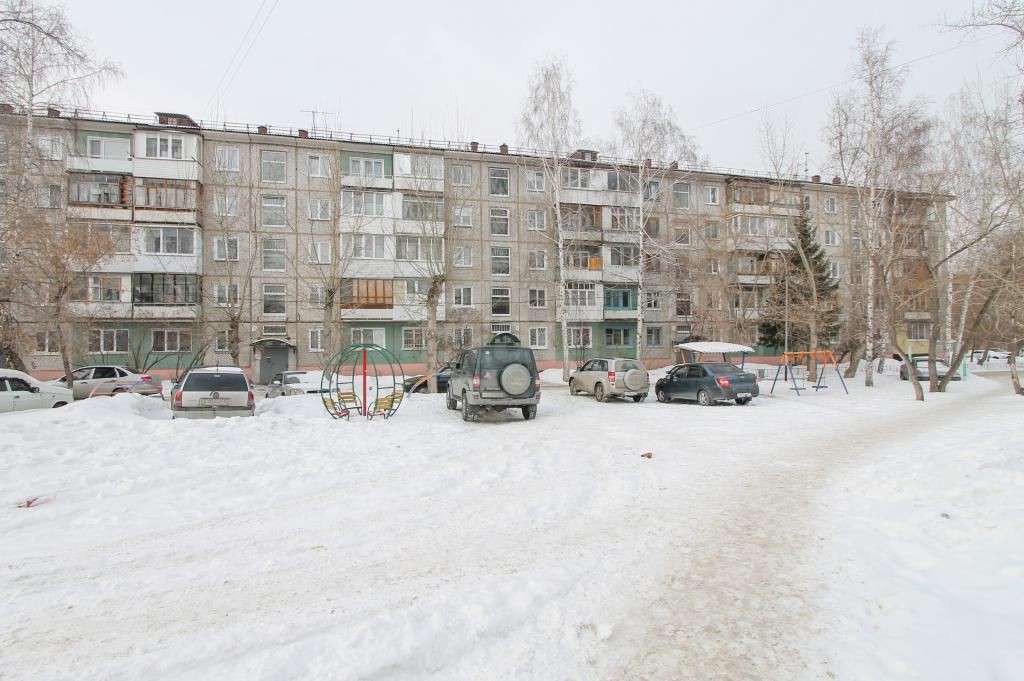 обл. Омская, г. Омск, ул. Лукашевича, д. 15В-фасад здания