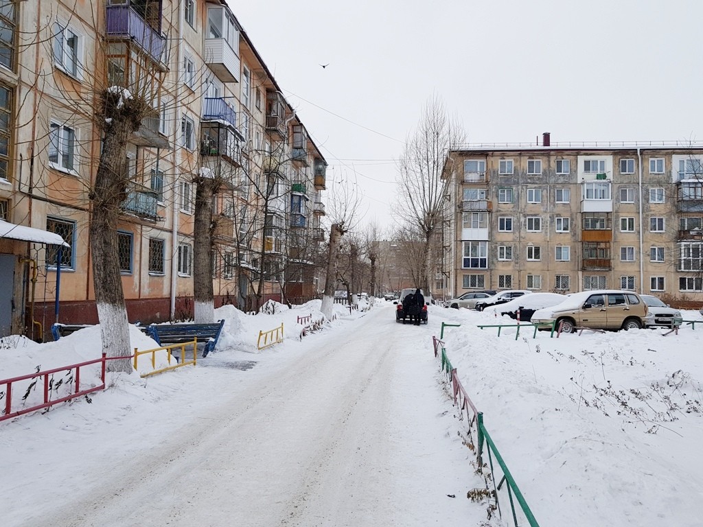 обл. Омская, г. Омск, ул. Магистральная, д. 68-придомовая территория