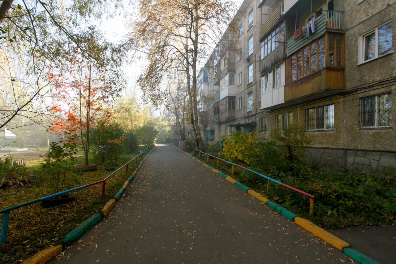 обл. Омская, г. Омск, ул. Малиновского, д. 8, к. Б-придомовая территория