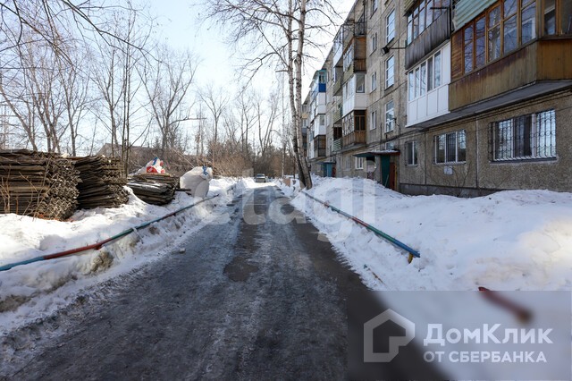 обл. Омская, г. Омск, ул. Малиновского, д. 8, к. Б-придомовая территория