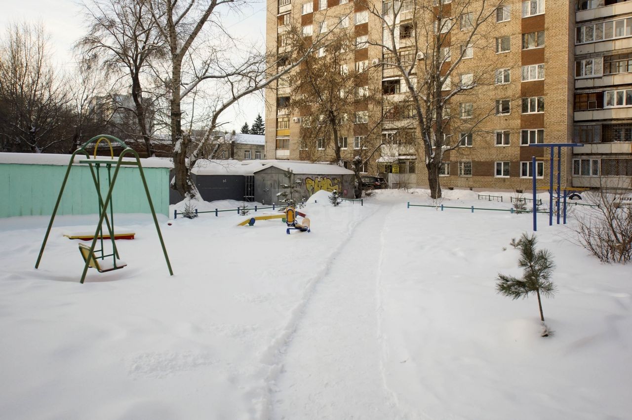 обл. Омская, г. Омск, ул. Масленникова, д. 64-придомовая территория