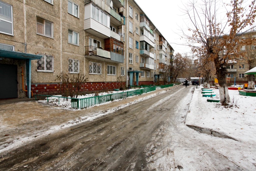 обл. Омская, г. Омск, пр-кт. Менделеева, д. 27, к. А-придомовая территория