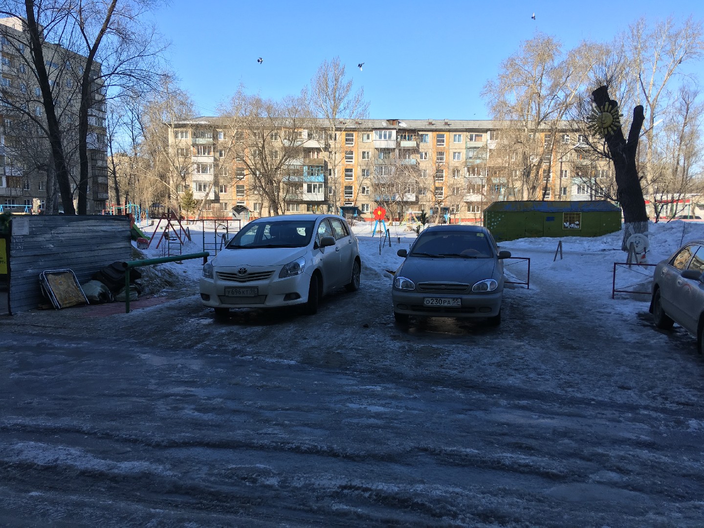 обл. Омская, г. Омск, пр-кт. Менделеева, д. 31-придомовая территория