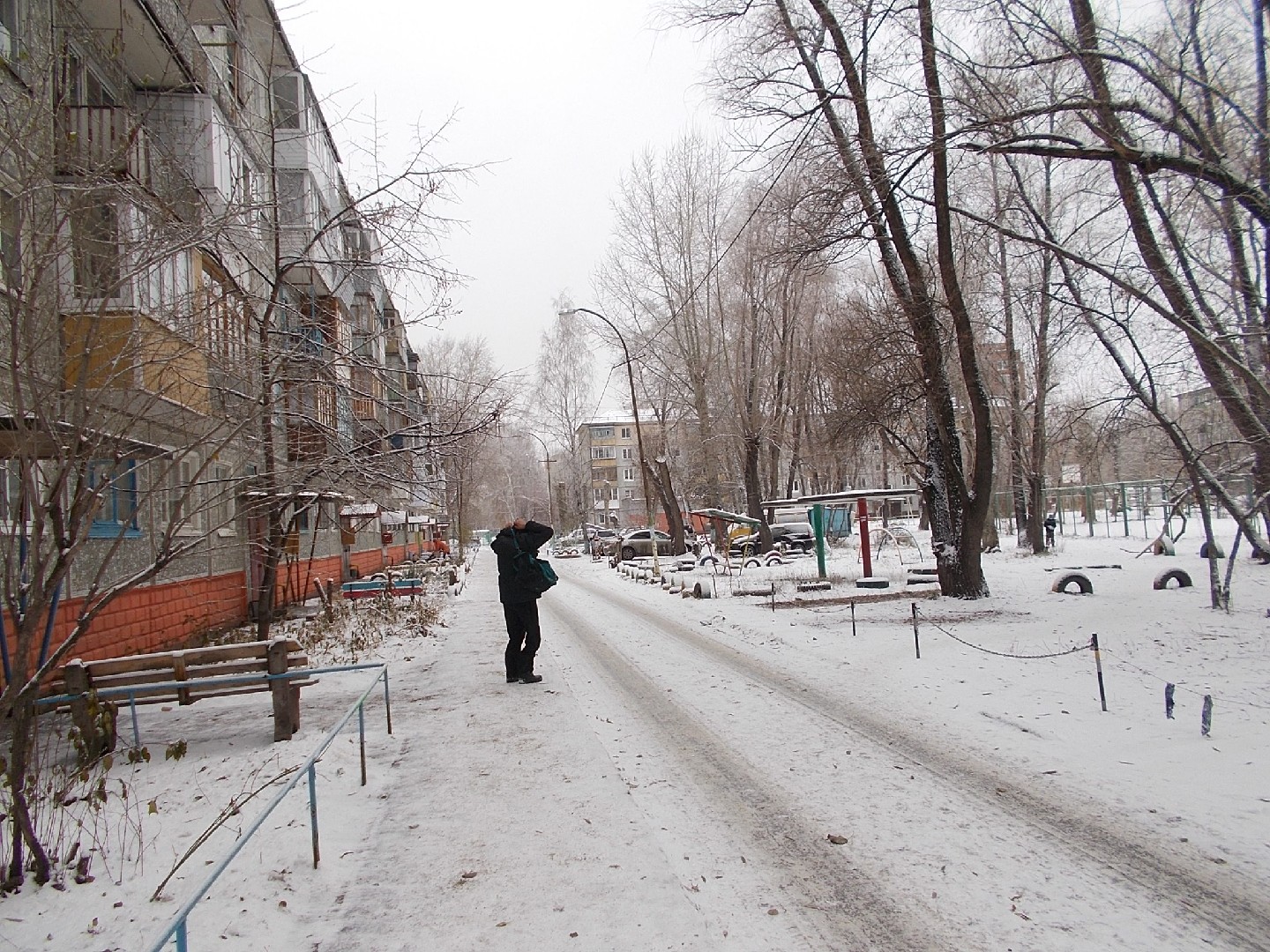 обл. Омская, г. Омск, пр-кт. Менделеева, д. 36б-придомовая территория