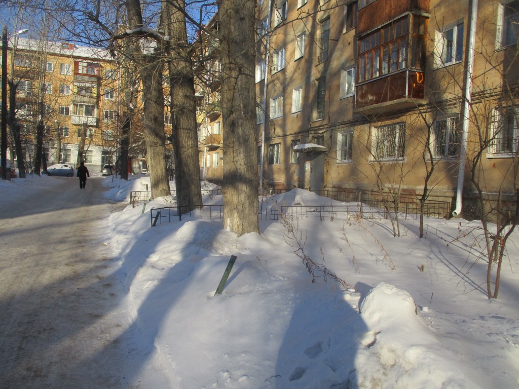 обл. Омская, г. Омск, пр-кт. Мира, д. 41-придомовая территория