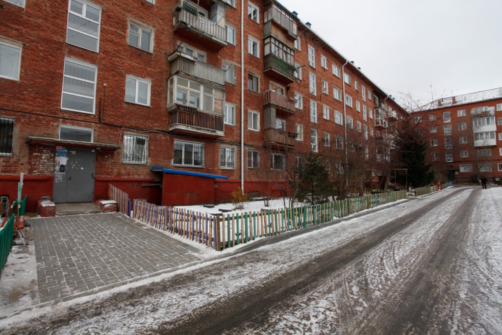 обл. Омская, г. Омск, пр-кт. Мира, д. 53-придомовая территория