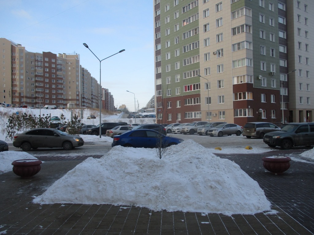 обл. Омская, г. Омск, б-р. М.М.Кузьмина, д. 27-придомовая территория