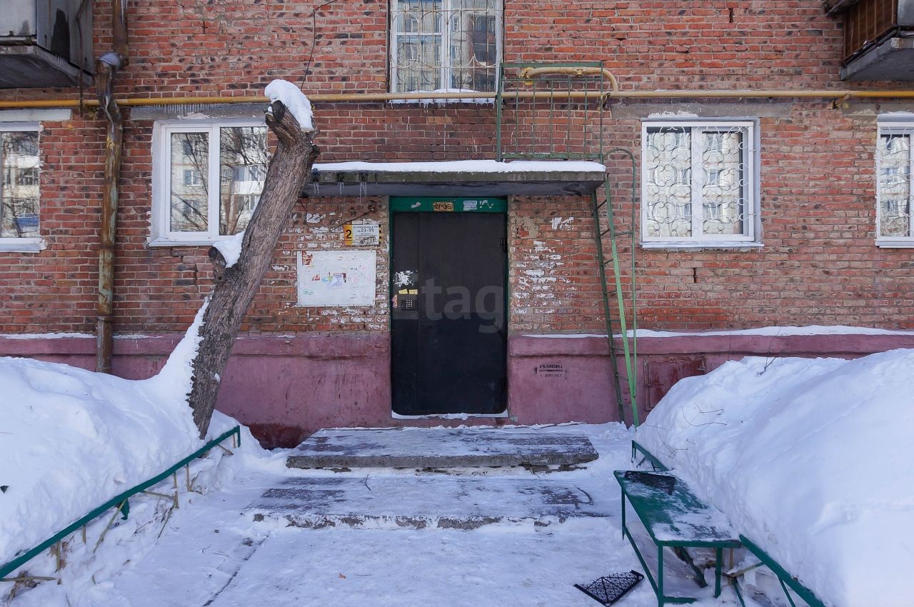 обл. Омская, г. Омск, ул. Поселковая 2-я, д. 53, к. Б-вход снаружи