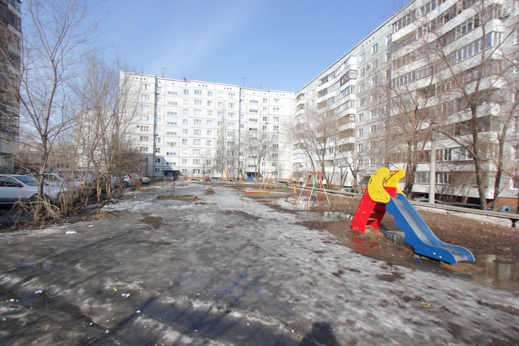 обл. Омская, г. Омск, ул. Рокоссовского, д. 28-придомовая территория