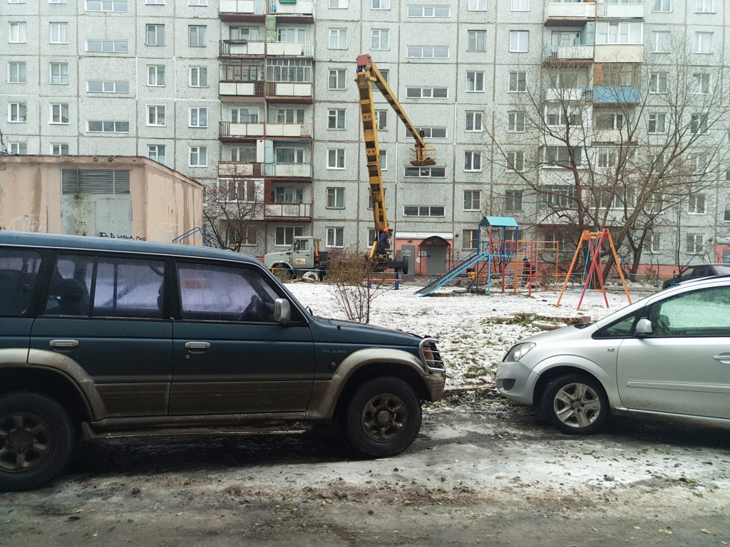 обл. Омская, г. Омск, ул. Рокоссовского, д. 30-придомовая территория