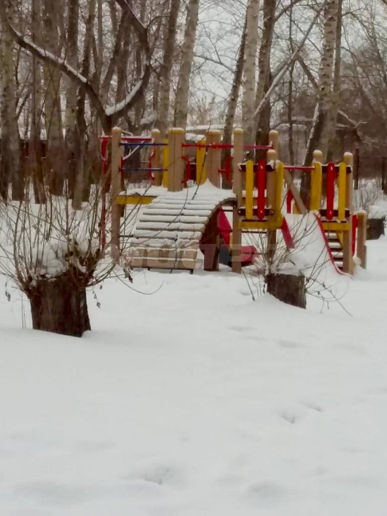 обл. Омская, г. Омск, пгт. Степной, ул. 40 лет Ракетных Войск, д. 2-придомовая территория