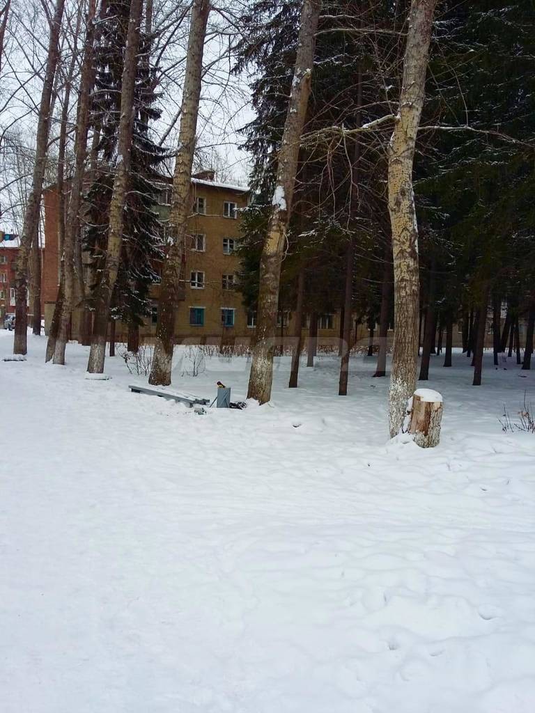 обл. Омская, г. Омск, пгт. Степной, ул. 40 лет Ракетных Войск, д. 2-придомовая территория