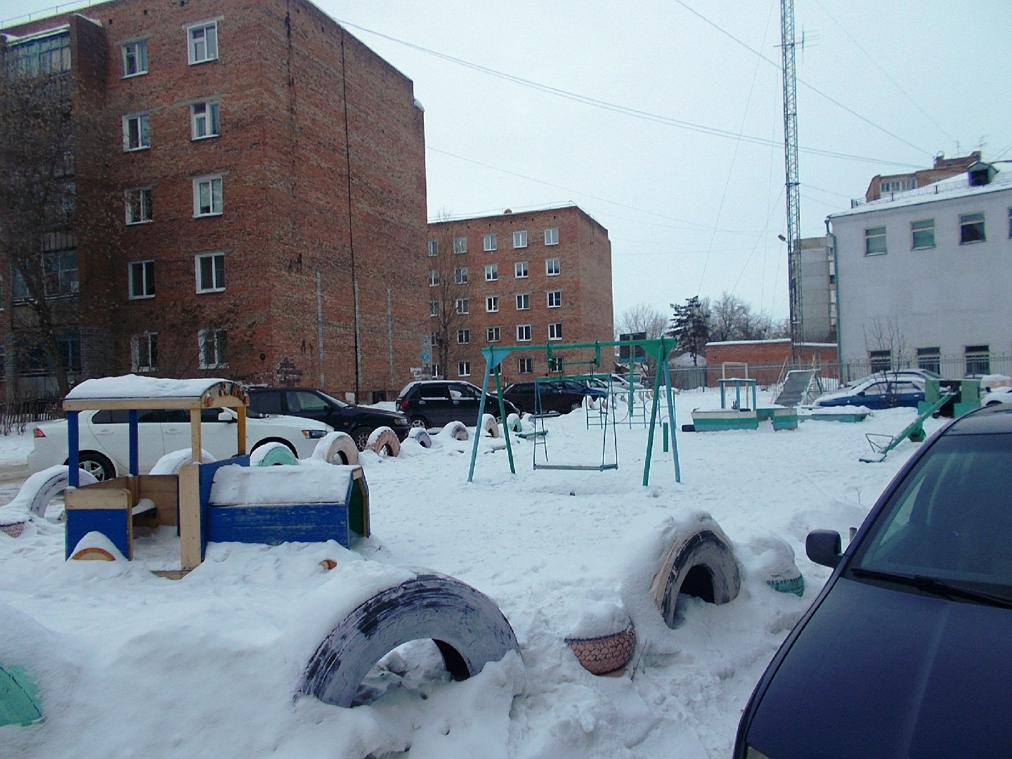 обл. Омская, г. Омск, ул. Химиков, д. 45-придомовая территория