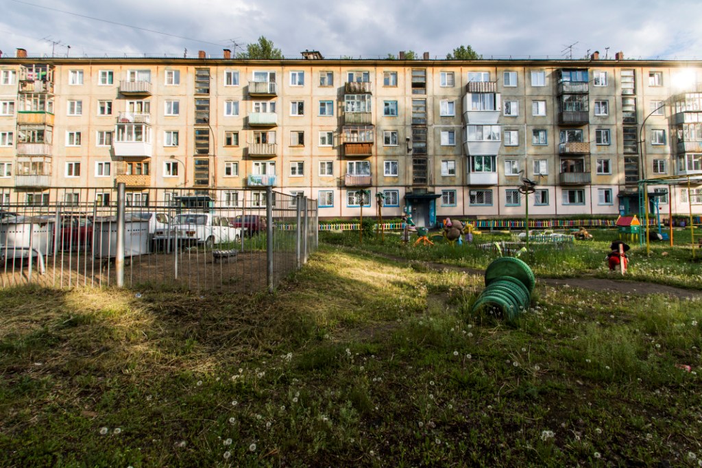 обл. Омская, г. Омск, ул. Химиков, д. 48, к. Б-придомовая территория