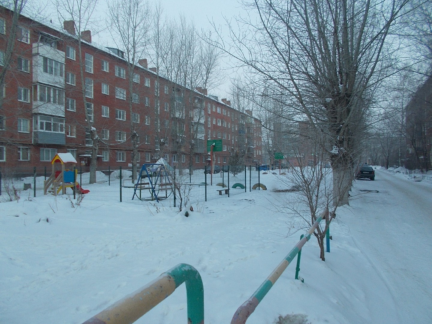 обл. Омская, г. Омск, ул. Энергетиков, д. 63Б-придомовая территория