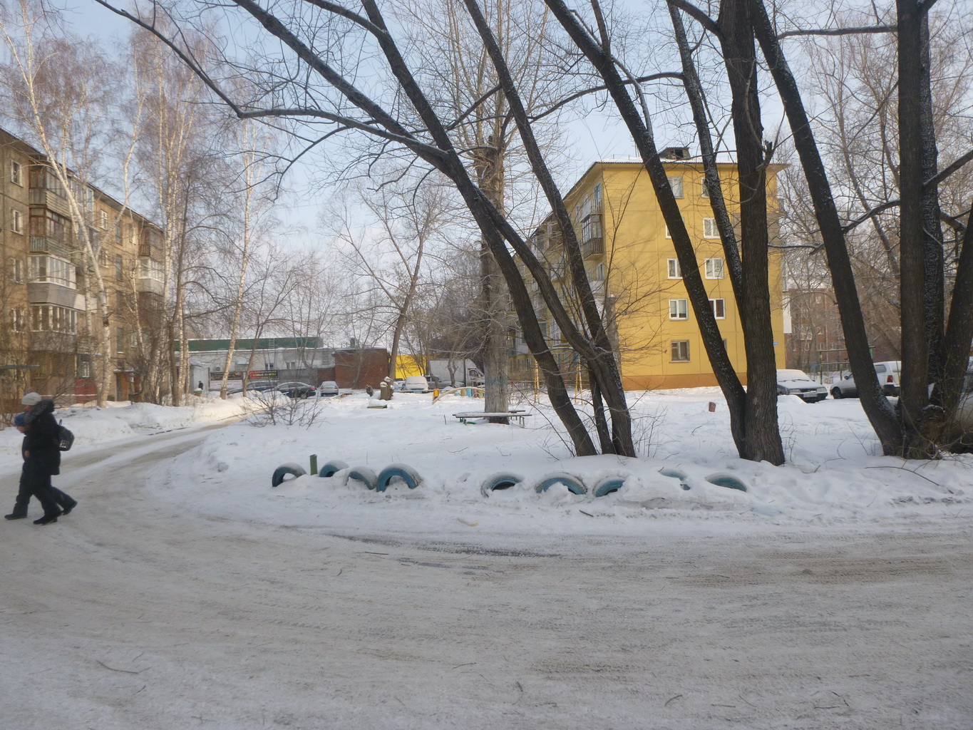 обл. Омская, г. Омск, ул. Энтузиастов, д. 11, к. В-придомовая территория