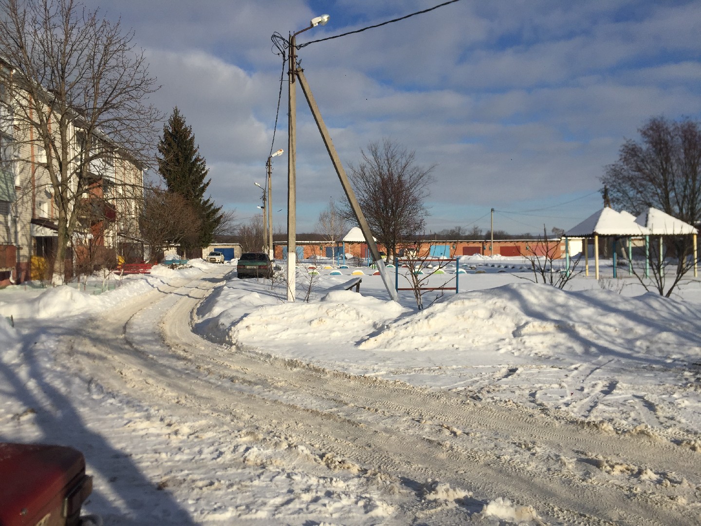 обл. Белгородская, р-н. Грайворонский, с. Козинка, ул. Центральная, д. 13-придомовая территория