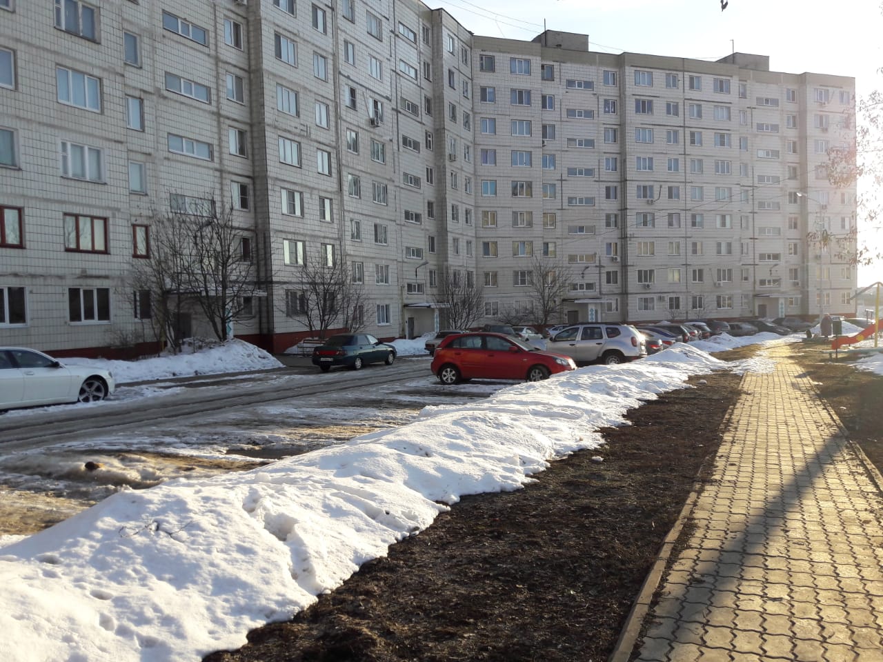 обл. Белгородская, г. Губкин, ул. Петра Великого, д. 10-фасад здания