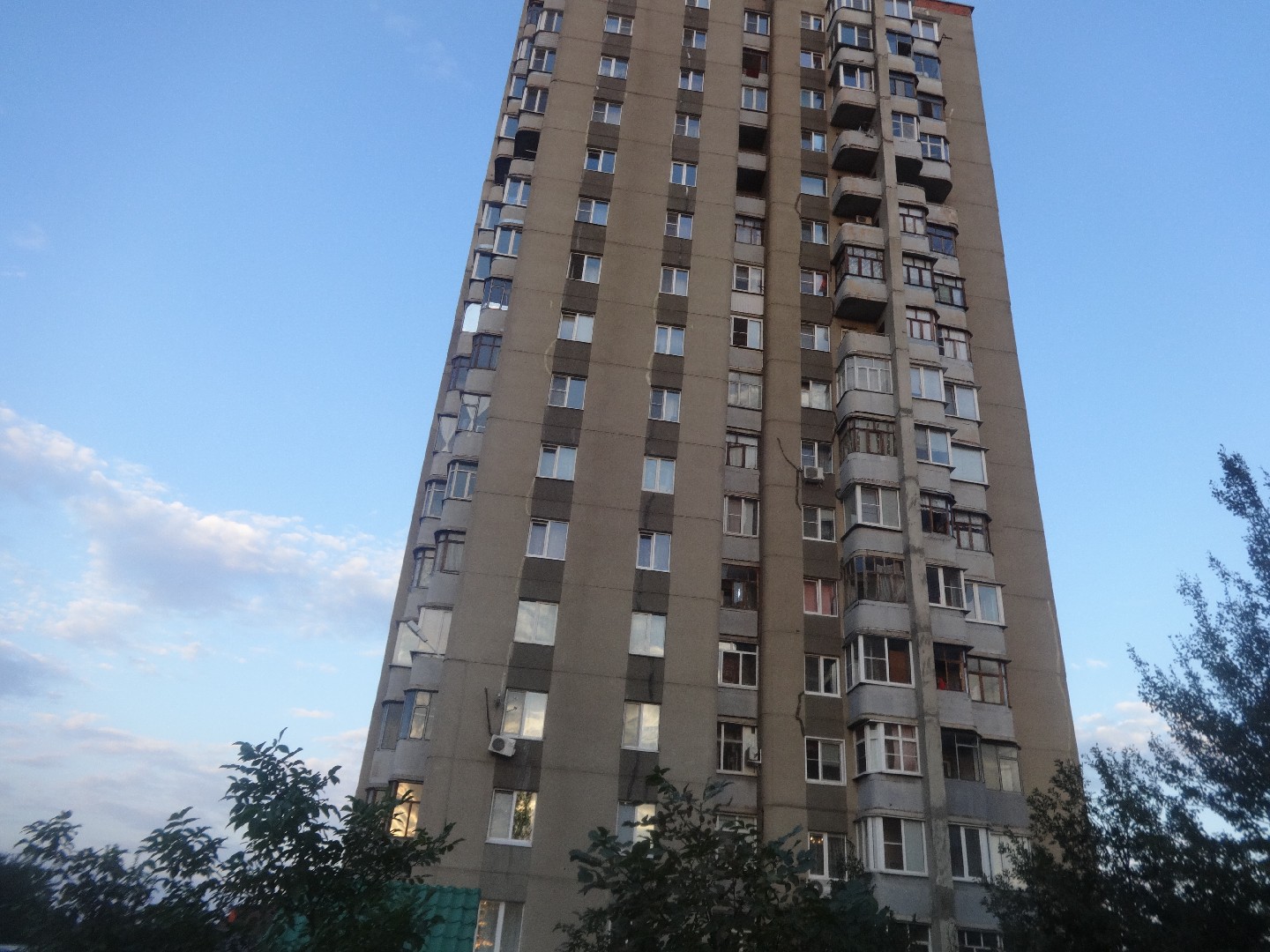 обл. Белгородская, г. Губкин, ул. Севастопольская, д. 101-фасад здания
