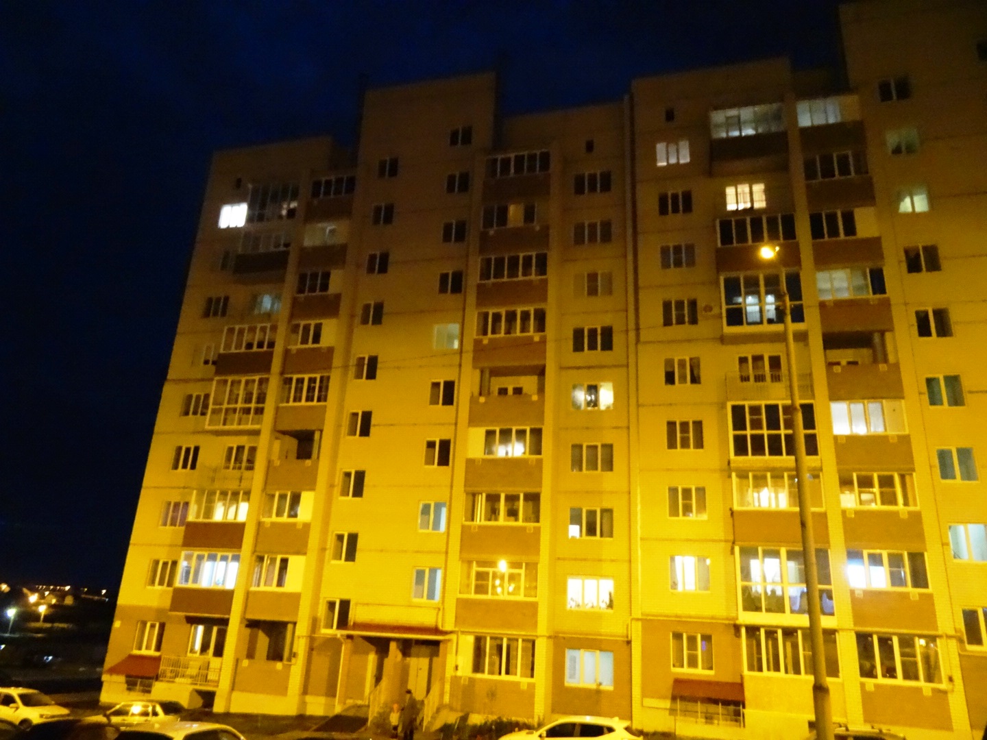 обл. Белгородская, г. Губкин, ул. Севастопольская, д. 117-фасад здания