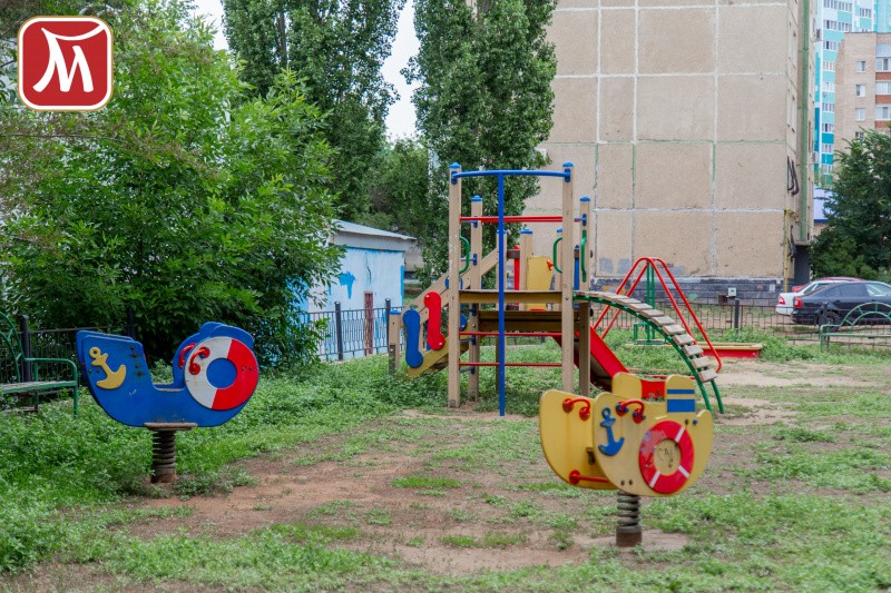 обл. Оренбургская, г. Оренбург, ул. 60 лет Октября, д. 23/1-придомовая территория