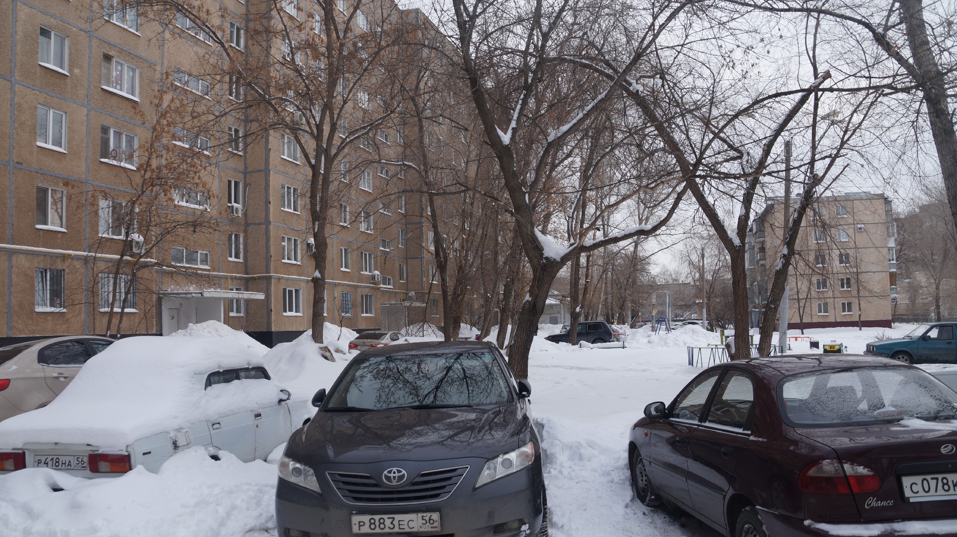 обл. Оренбургская, г. Оренбург, проезд. Газовиков, д. 32-придомовая территория