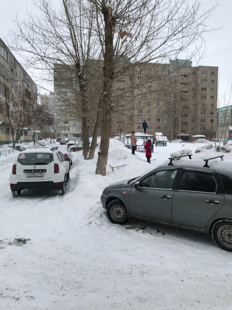 обл. Оренбургская, г. Оренбург, ул. Джангильдина, д. 18-придомовая территория