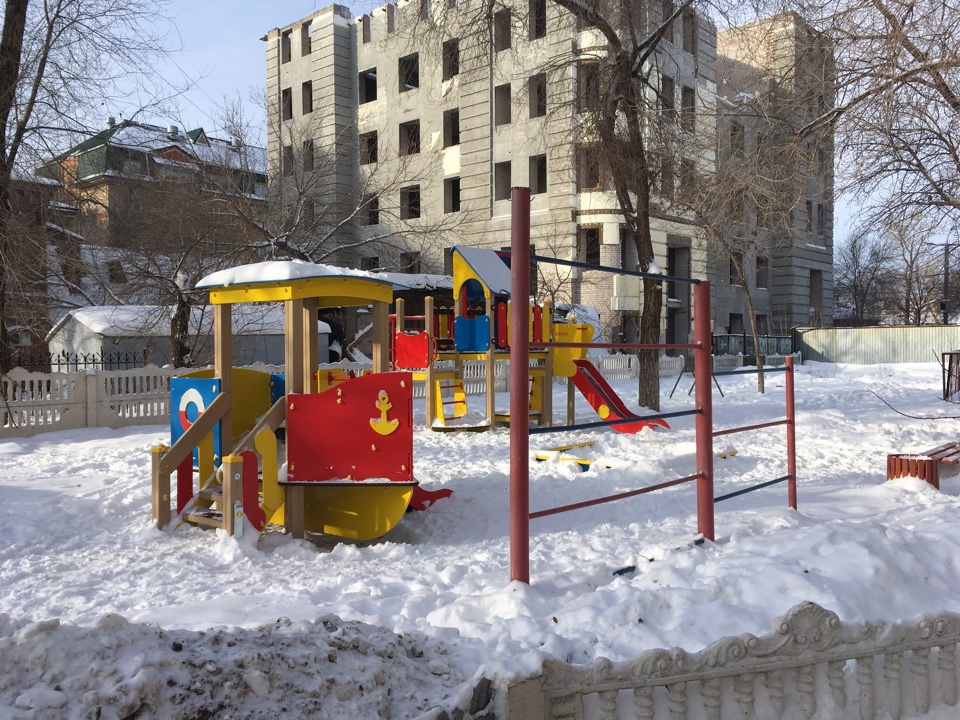 обл. Оренбургская, г. Оренбург, ул. Ленинская, д. 57Б-придомовая территория