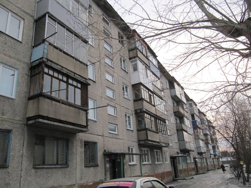 край. Алтайский, г. Барнаул, ул. Антона Петрова, д. 63-фасад здания