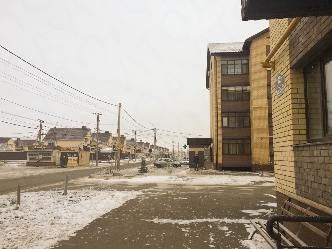 обл. Оренбургская, р-н. Оренбургский, п. Пригородный, пр-кт. Звездный, д. 92-придомовая территория