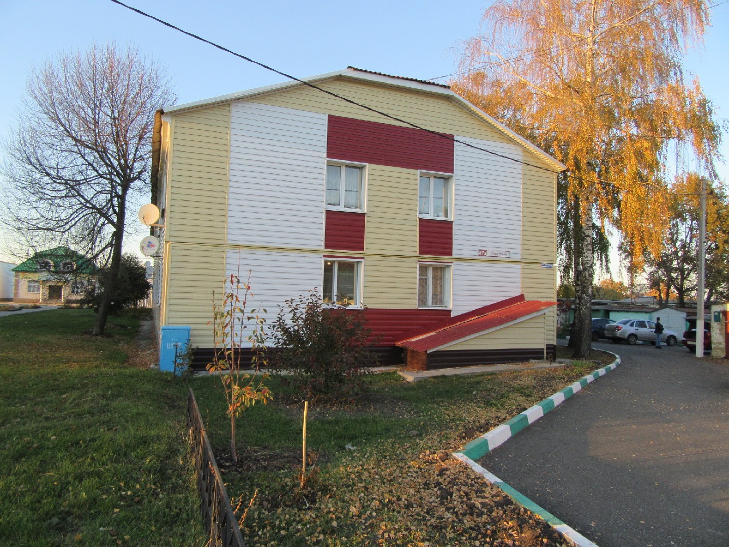 обл. Белгородская, р-н. Прохоровский, пгт. Прохоровка, ул. Советская, д. 87 а-фасад здания