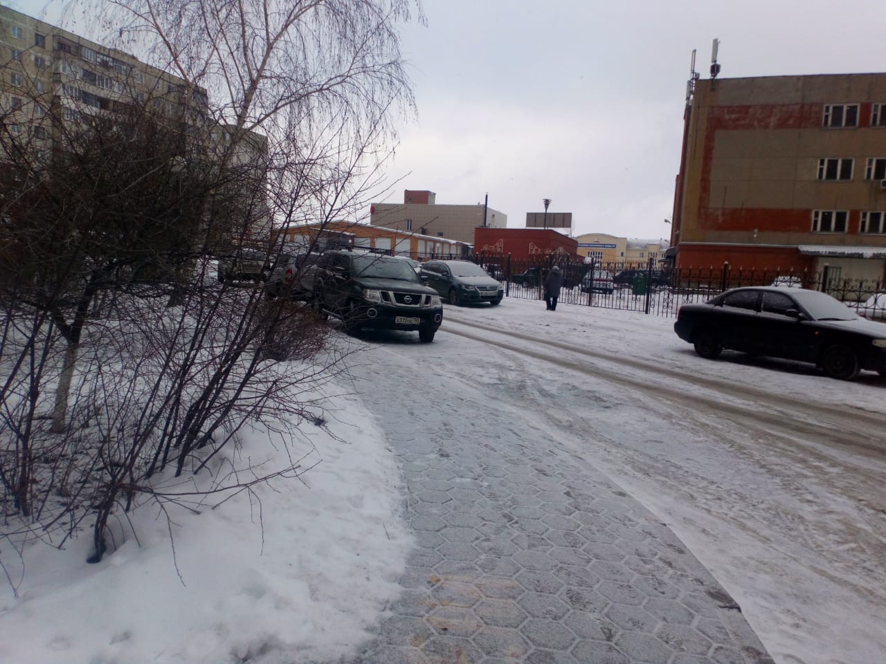 обл. Белгородская, г. Старый Оскол, мкр. Восточный, д. 17-придомовая территория