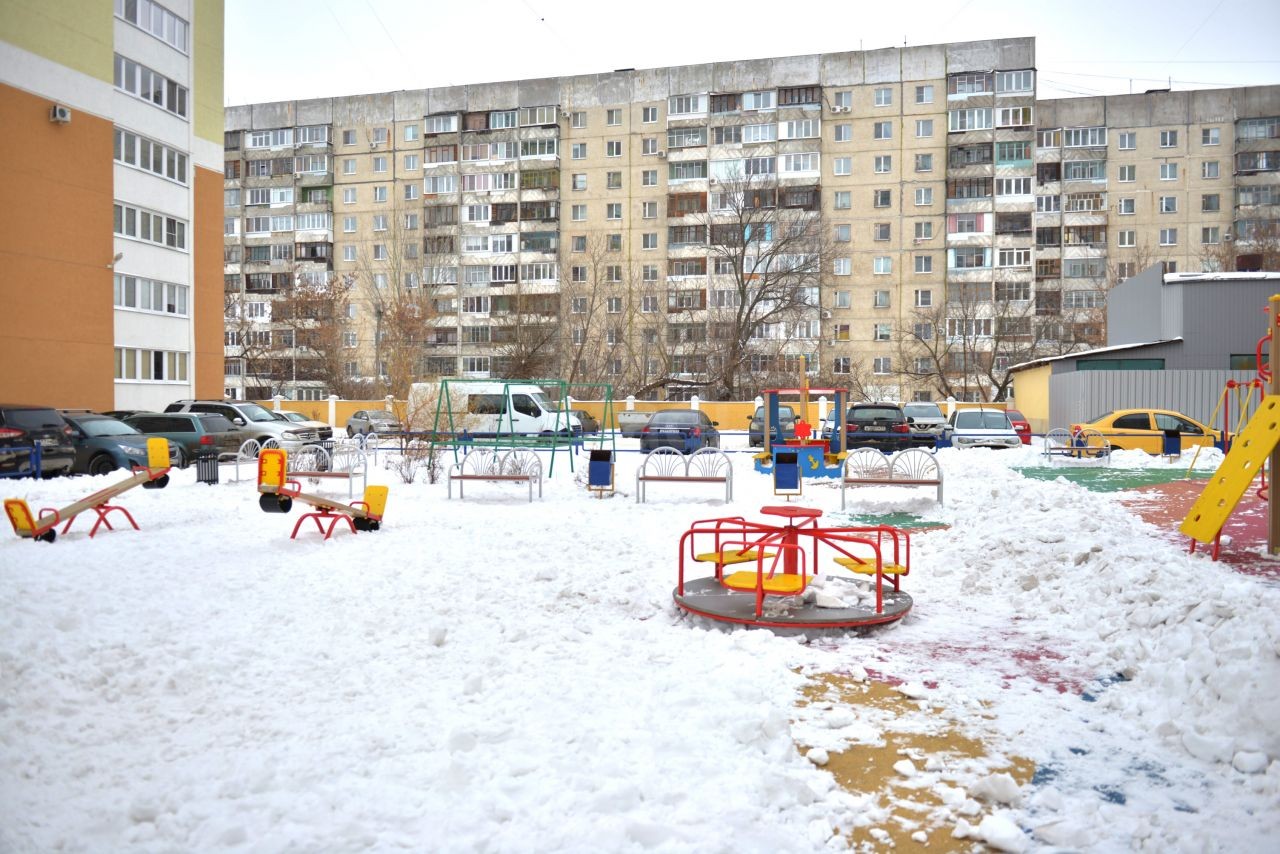 обл. Орловская, г. Орел, ул. Революции, д. 3-придомовая территория