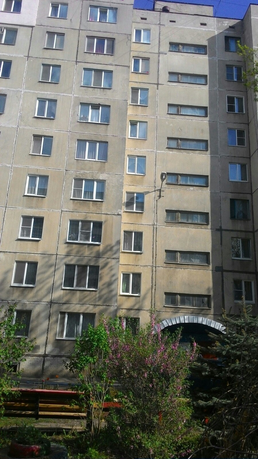 обл. Орловская, г. Орел, ул. Рощинская, д. 9-фасад здания