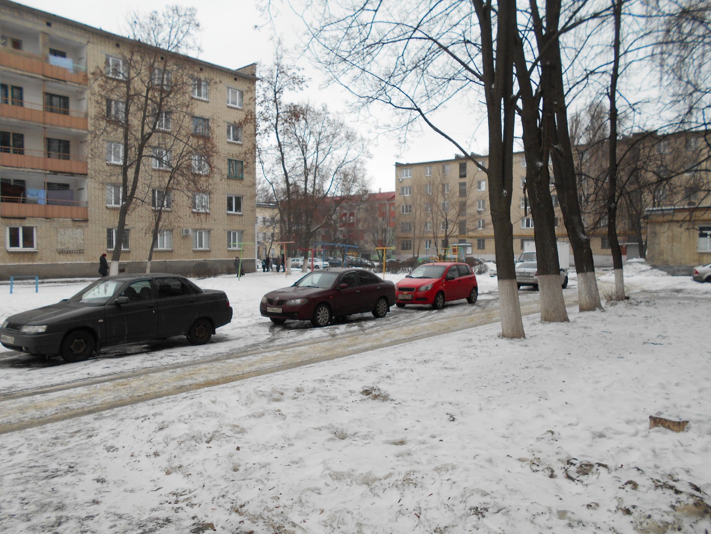 обл. Белгородская, г. Старый Оскол, мкр. Интернациональный, д. 29-придомовая территория