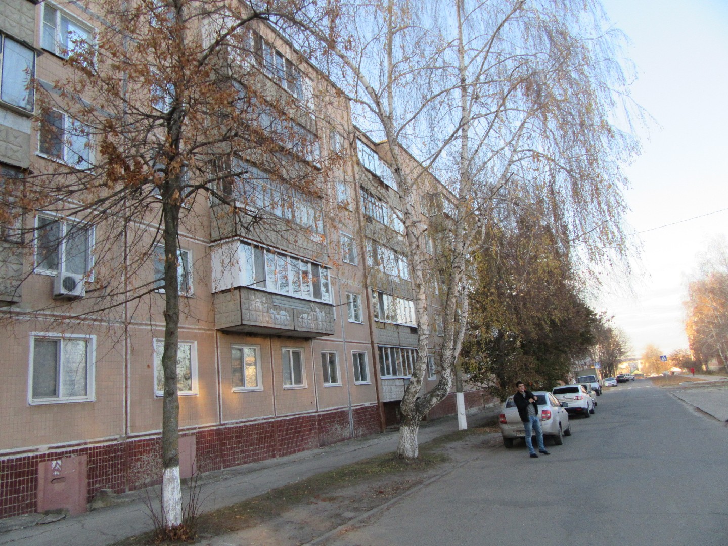 обл. Белгородская, г. Шебекино, ул. Дзержинского, д. 11-фасад здания