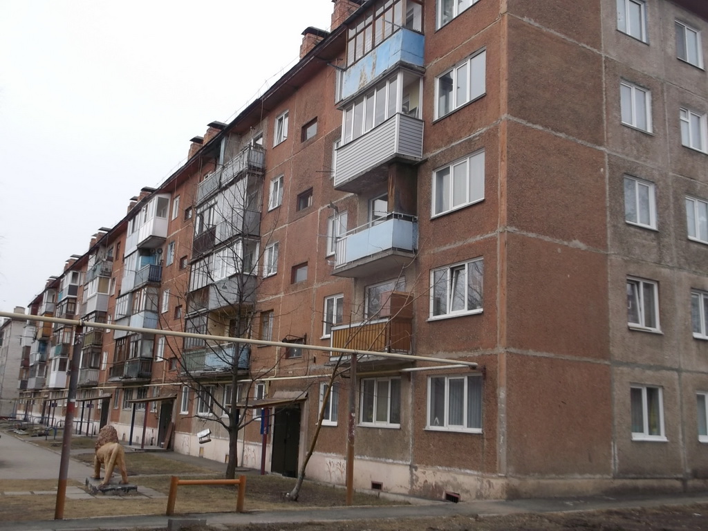 край. Алтайский, г. Барнаул, ул. Антона Петрова, д. 128-фасад здания