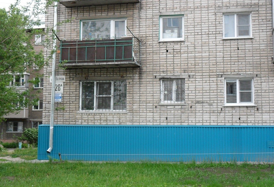 край. Алтайский, г. Барнаул, ул. Антона Петрова, д. 128а-фасад здания