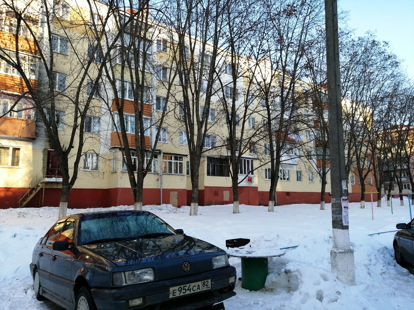 обл. Белгородская, р-н. Яковлевский, г. Строитель, ул. Октябрьская, д. 24А-придомовая территория