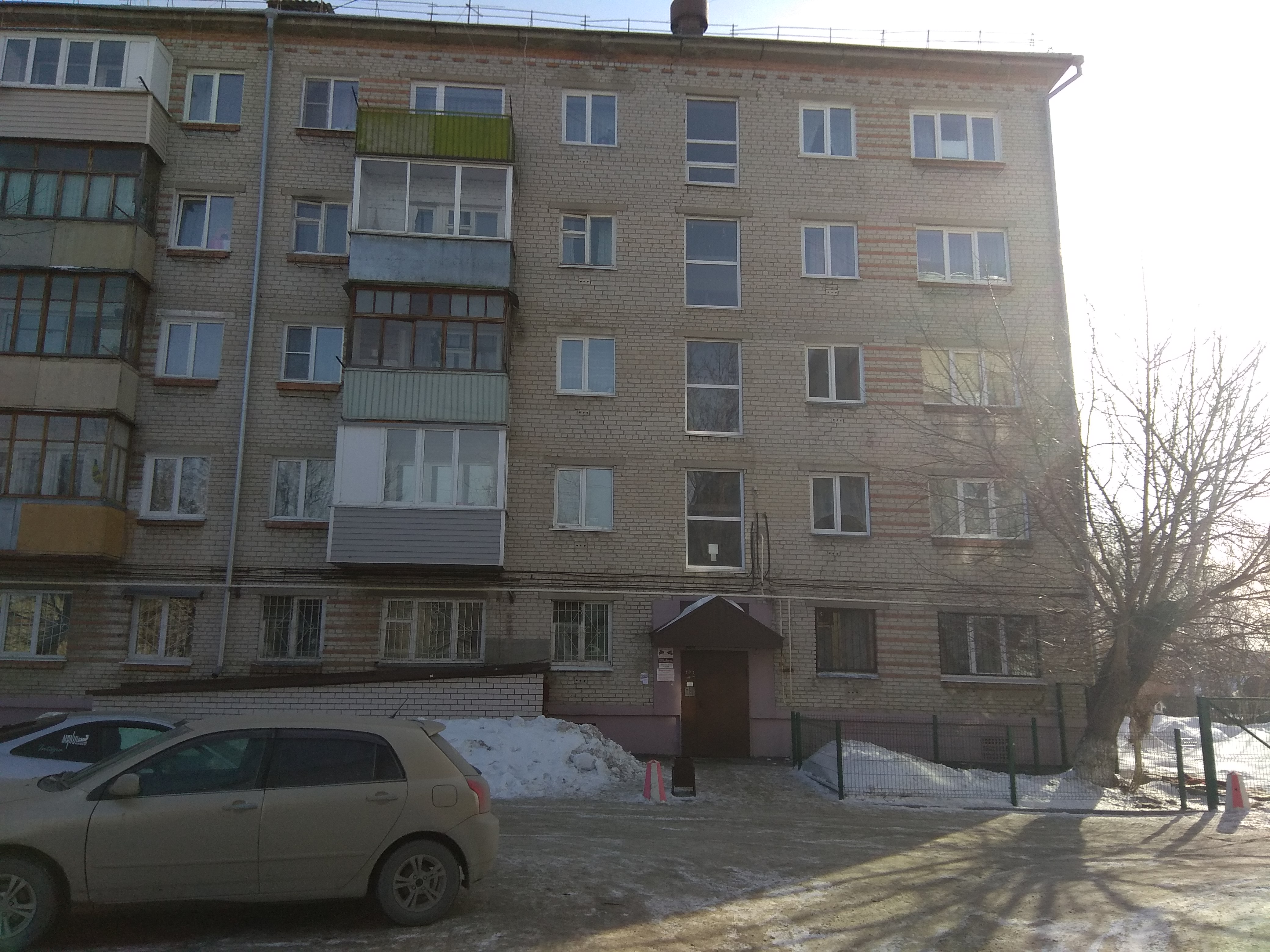 край. Алтайский, г. Барнаул, ул. Антона Петрова, д. 132-фасад здания