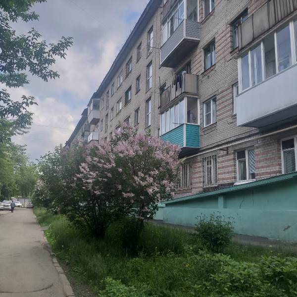 край. Алтайский, г. Барнаул, ул. Антона Петрова, д. 138-фасад здания
