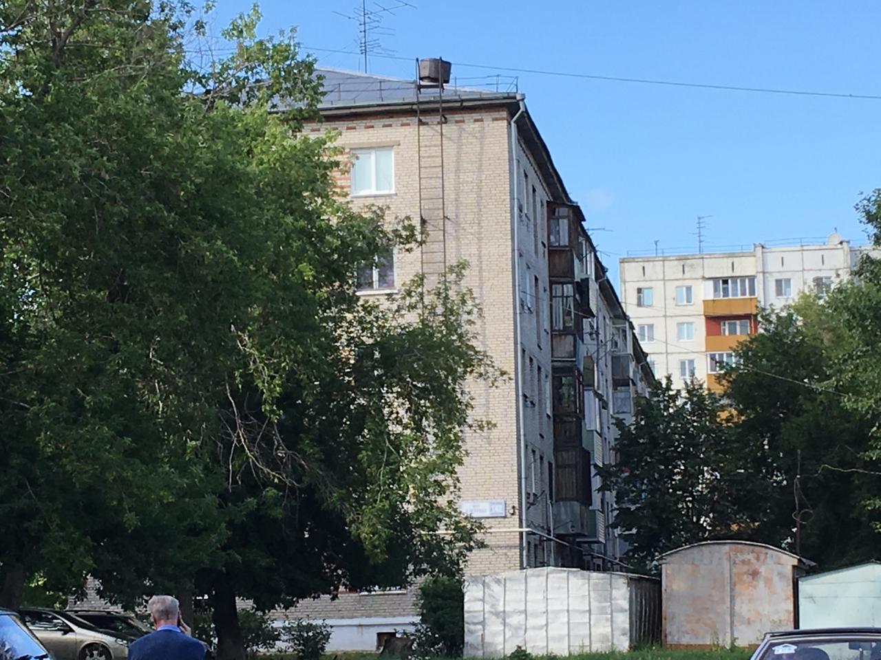 край. Алтайский, г. Барнаул, ул. Антона Петрова, д. 142-фасад здания